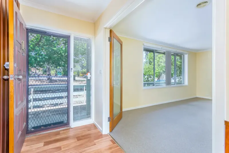 8 Belconnen Way, Page, photo 2