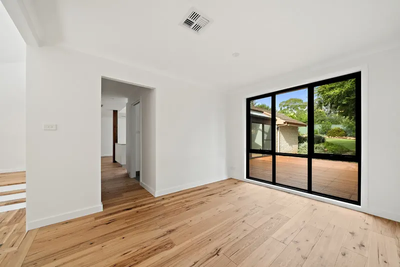 4 Achernar Close, Giralang, photo 8
