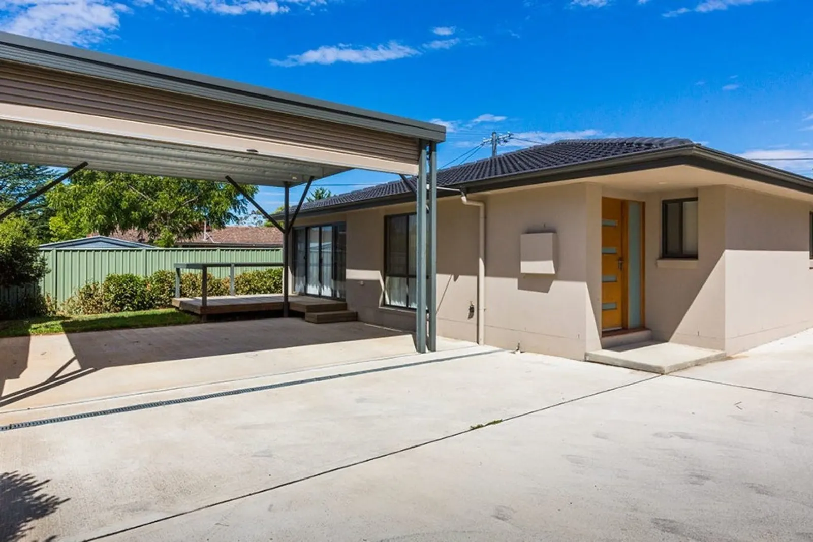 2/22 Lachlan Street, Macquarie, photo 1