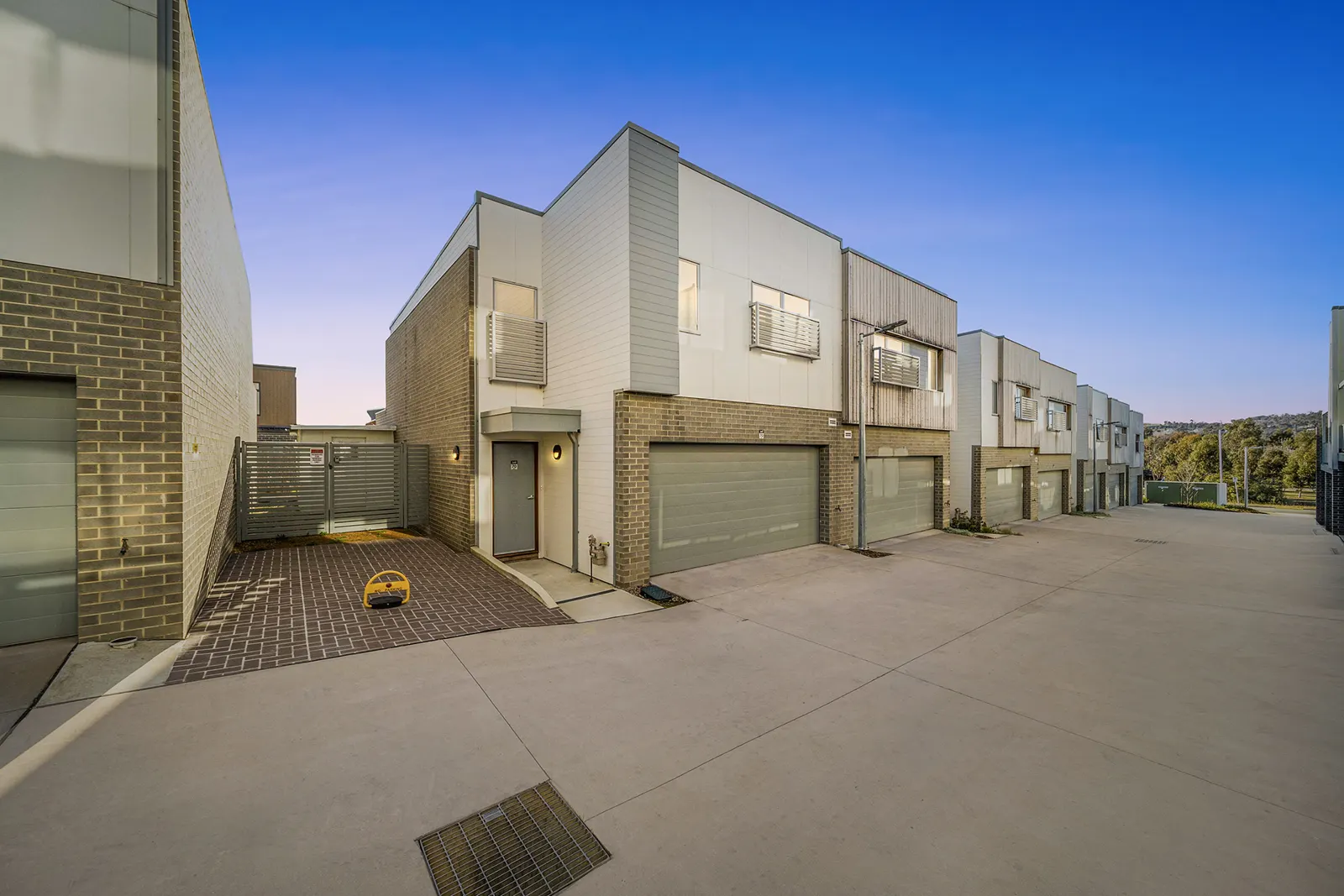 70/4 Pearlman Street, Coombs, photo 1