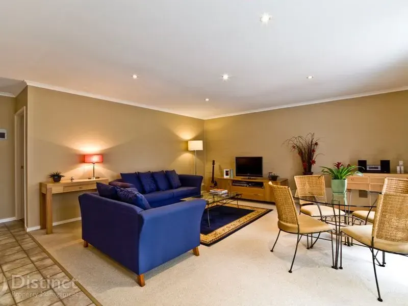 9/10 Tank Street, Phillip, photo 4