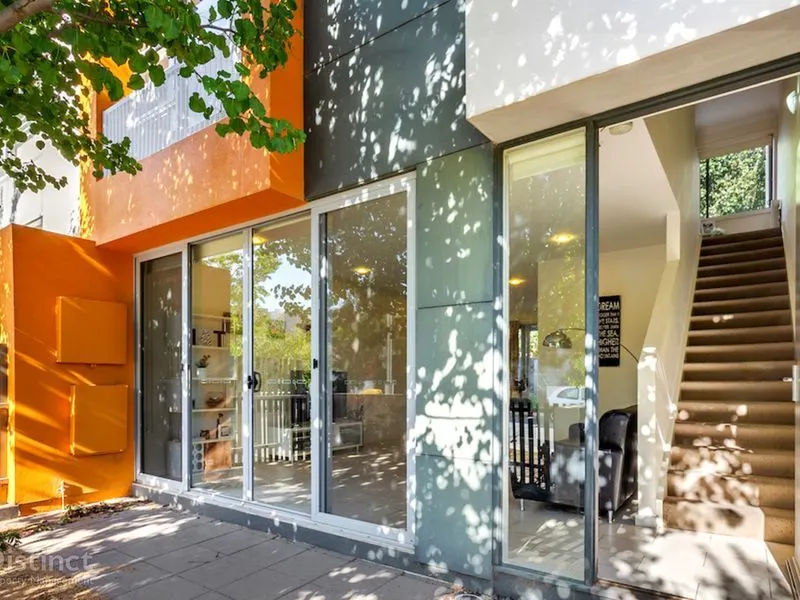 10 Dobikin Street, Crace, photo 1