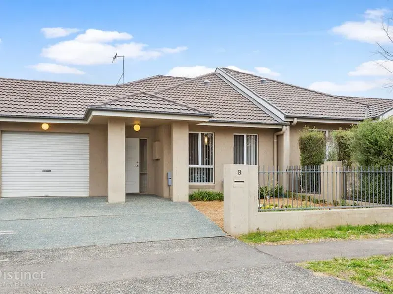 9 Helen Turner Street, Gungahlin, photo 1
