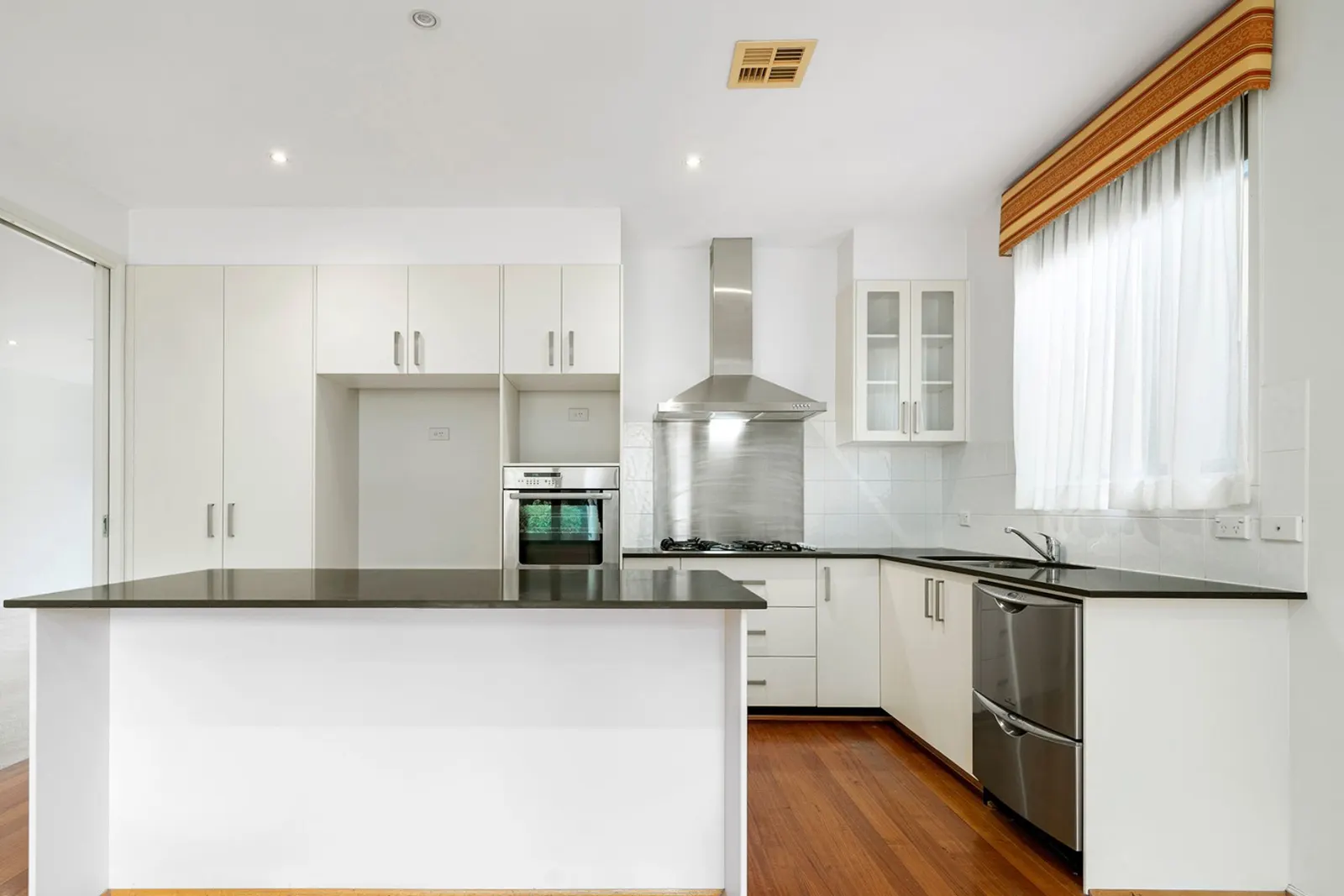 4/5 Foxton Crescent, Fadden, photo 1