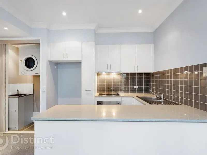 10/57 Lowanna Street, Braddon, photo 3