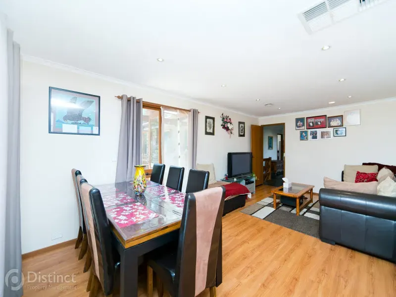31 Jackie Howe Crescent, Macarthur, photo 3