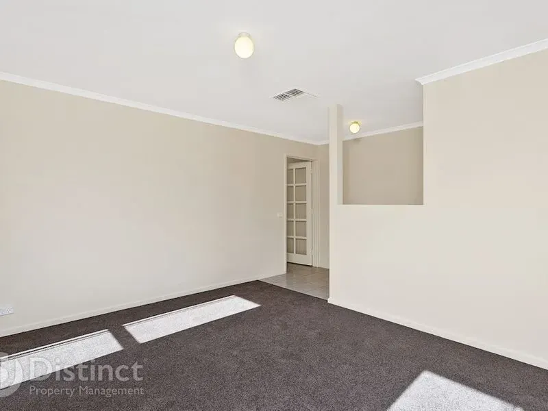 14 Polwarth Circuit, Dunlop, photo 6
