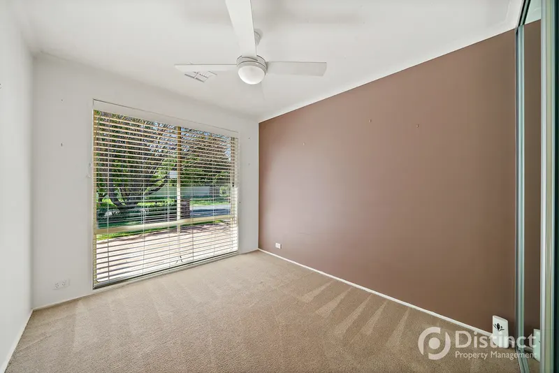 12 Arakoon Cres, Isabella Plains, photo 10