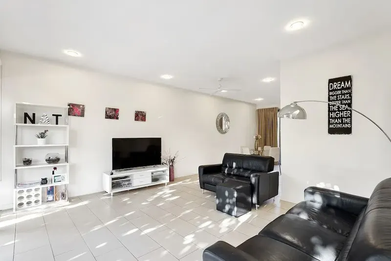 10 Dobikin Street, Crace, photo 2