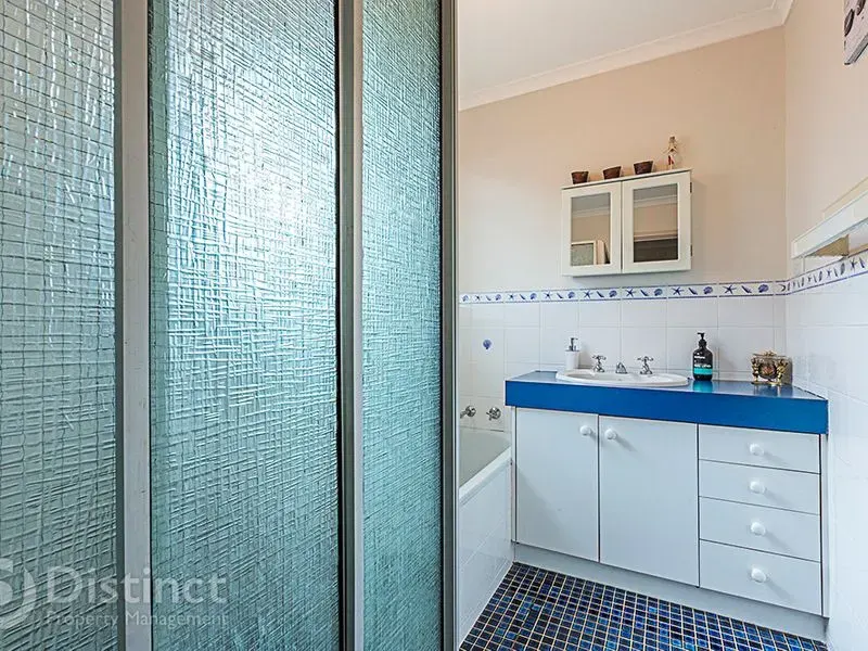 27 Holden Crescent, Wanniassa, photo 7