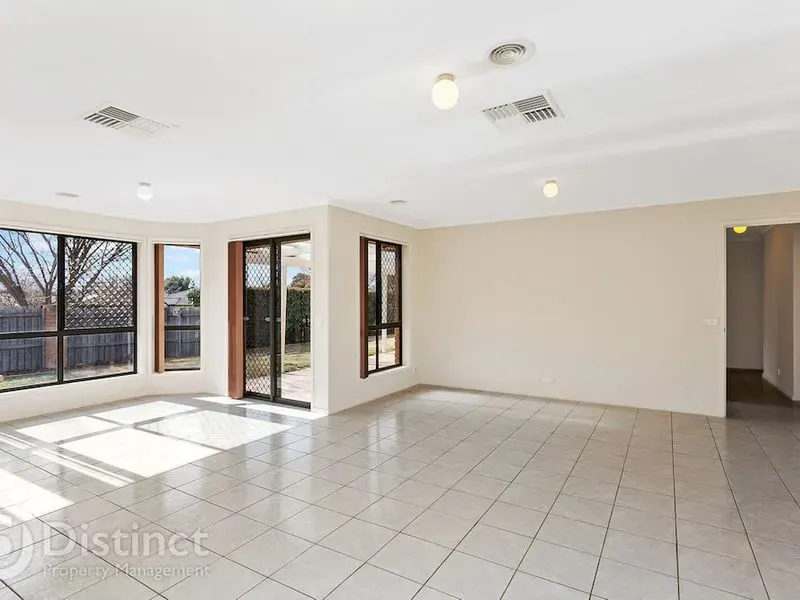 14 Polwarth Circuit, Dunlop, photo 5