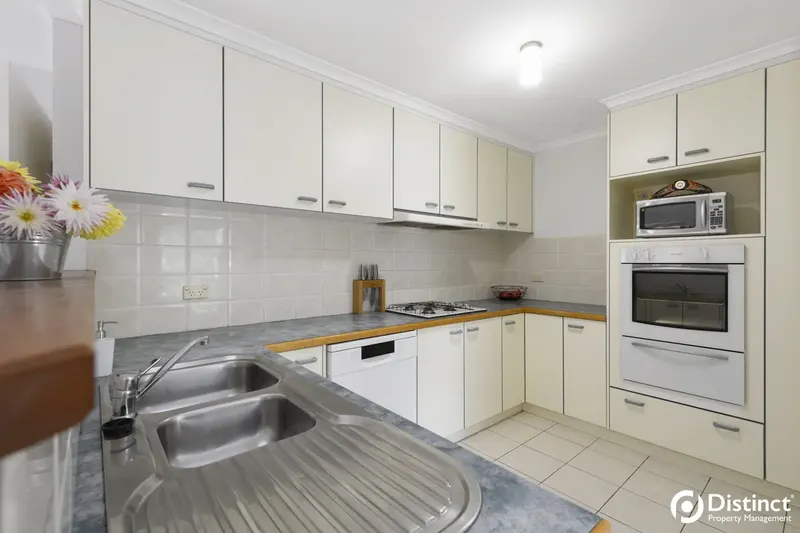 24 Murrung Crescent, Ngunnawal, photo 3