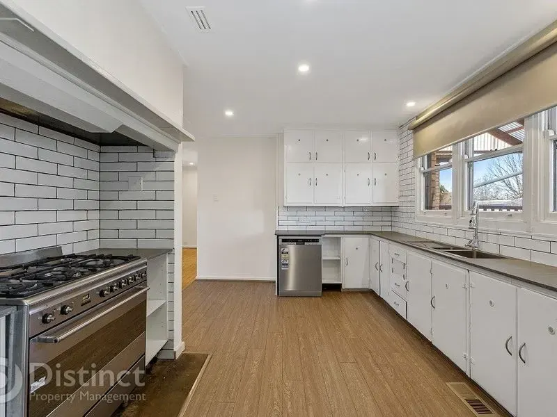 19 Bundeela Street, Narrabundah, photo 2