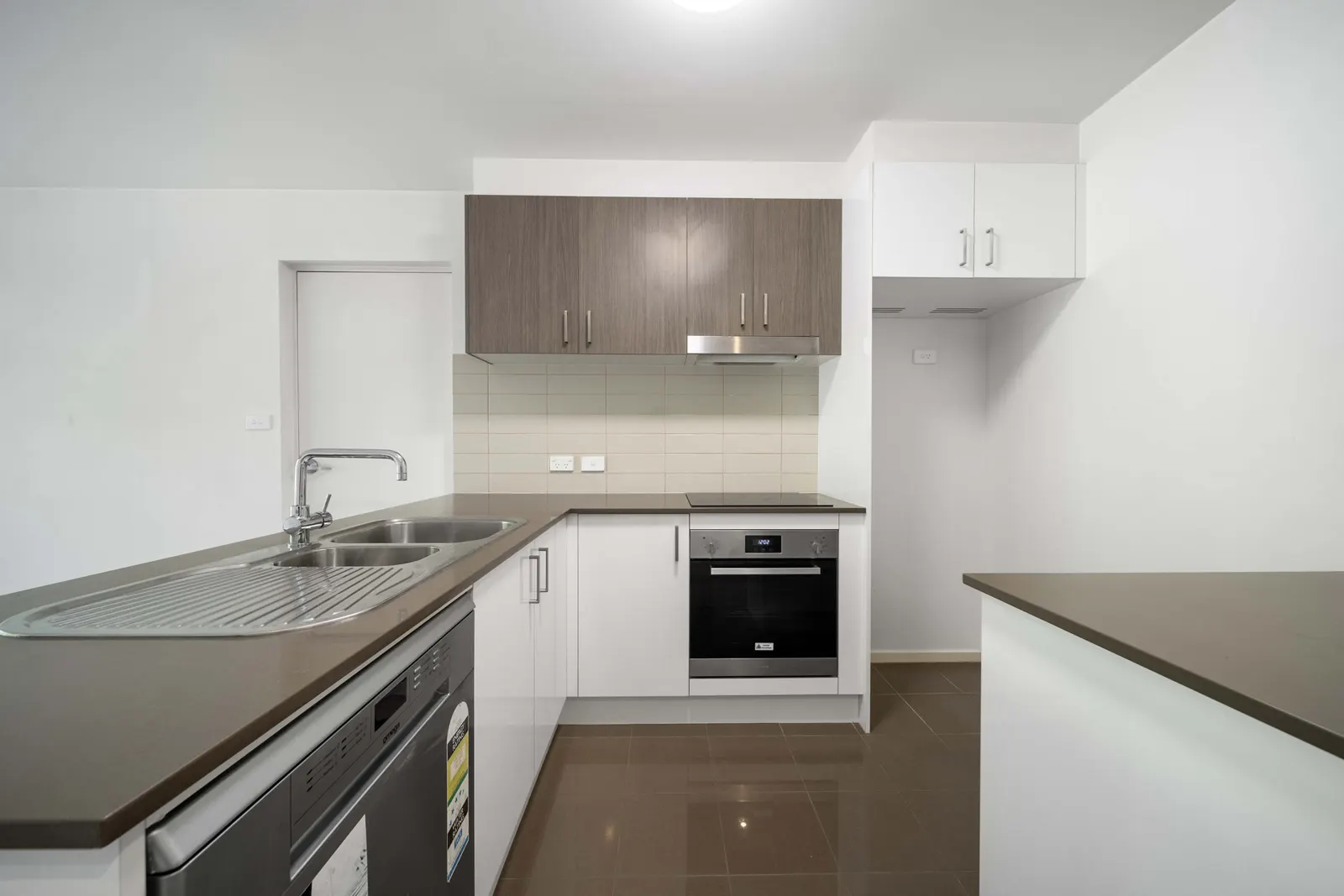 27/39 Jerrabomberra Avenue, Narrabundah, photo 1