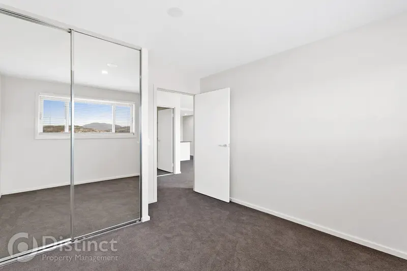 137/35 Oakden Street, Greenway, photo 6