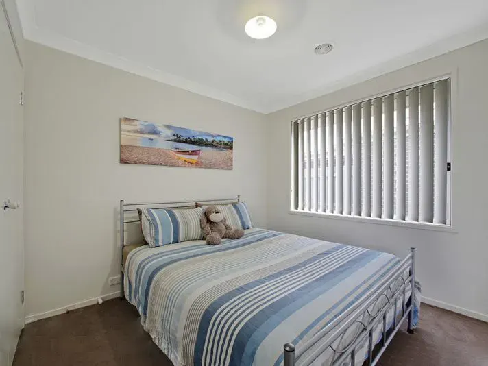 83 Donald Horne Circuit, Franklin, photo 12