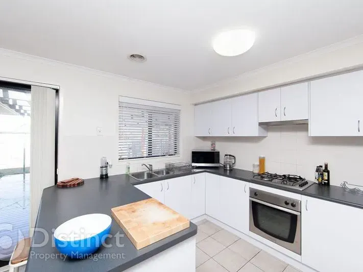 11 Swallow Street, Dunlop, photo 2