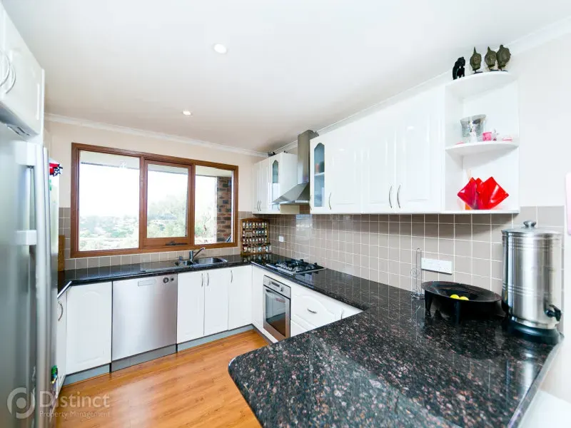 31 Jackie Howe Crescent, Macarthur, photo 2