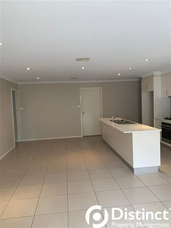 47 Errol Street, Crace, photo 3
