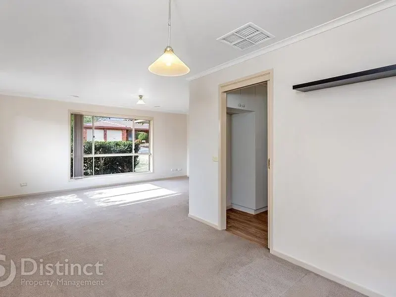 6 Tuross Close, Amaroo, photo 6