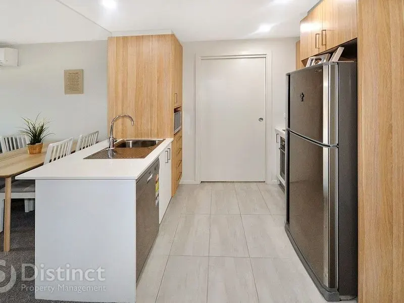 302/325 Anketell Street, Greenway, photo 3