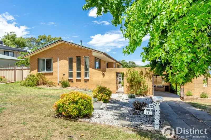 24 Barber Crescent, Flynn