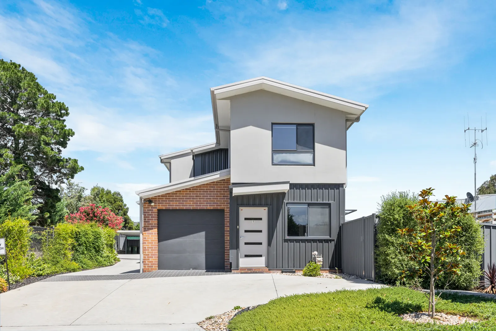 1/4 Powell Street, Queanbeyan East, photo 1