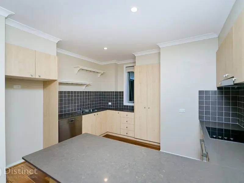 2/67 Torrens Street, Braddon, photo 2