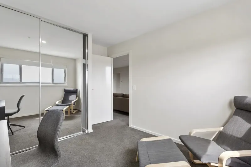195/325 Anketell Street, Greenway, photo 6