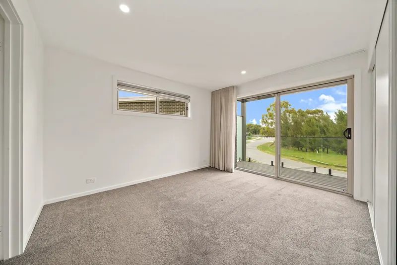 18/167 Mortimer Lewis Drive, Greenway, photo 7