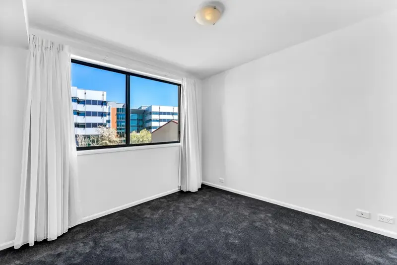 13/2 Eileen Good Street, Greenway, photo 5