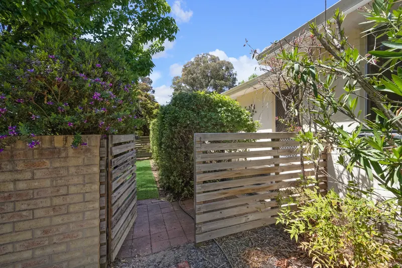 29a Ogilby Crescent, Page, photo 2