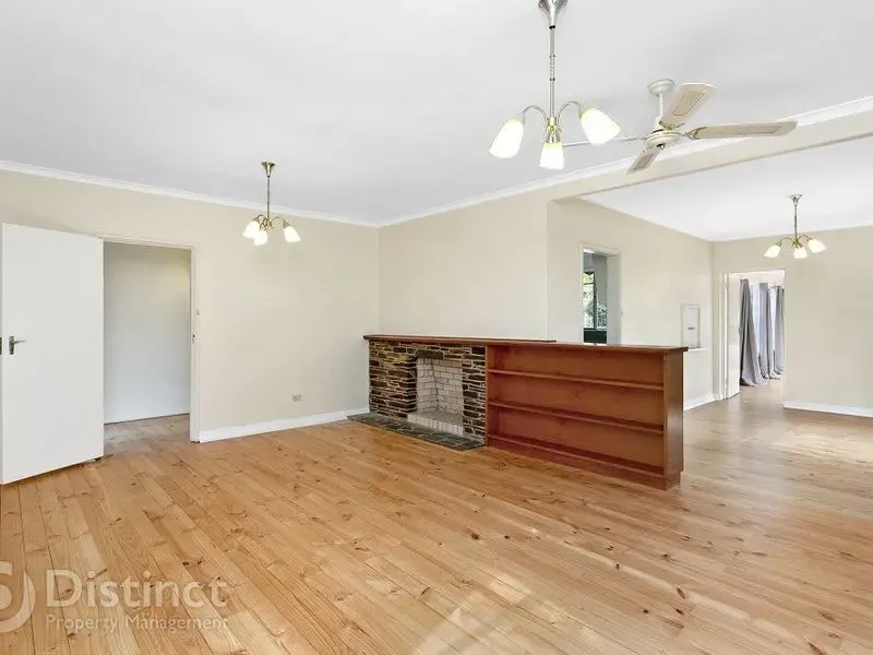 62 Captain Cook Crescent, Griffith, photo 6