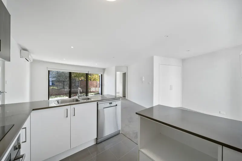32/39 Jerrabomberra Avenue, Narrabundah, photo 3