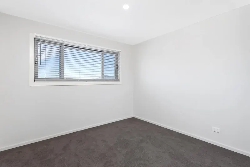 137/35 Oakden Street, Greenway, photo 9