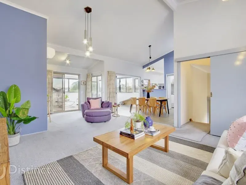 17 Whitty Crescent, Isaacs, photo 4