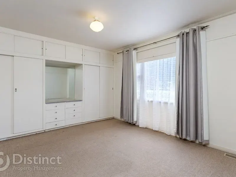 56 Schlich Street, Yarralumla, photo 7
