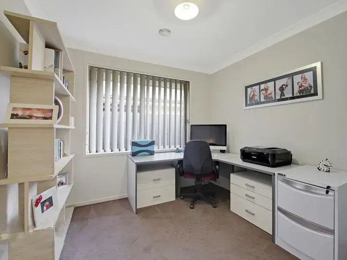 83 Donald Horne Circuit, Franklin, photo 13