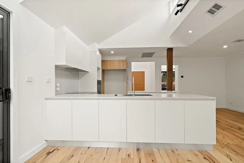 4 Achernar Close, Giralang, photo 3