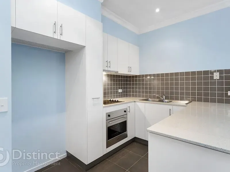 10/57 Lowanna Street, Braddon, photo 2