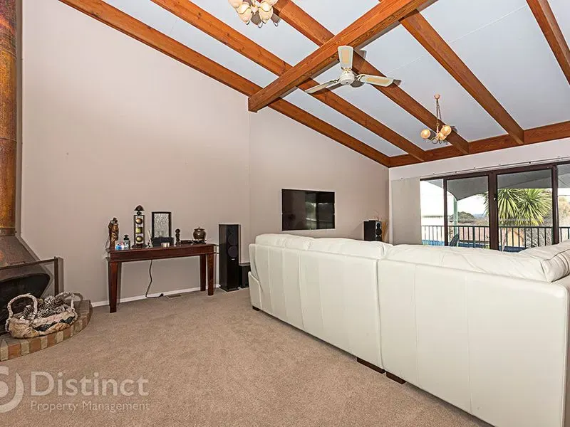 27 Holden Crescent, Wanniassa, photo 5