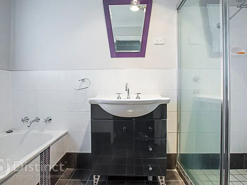 42 Solomon Crescent, Latham, photo 6