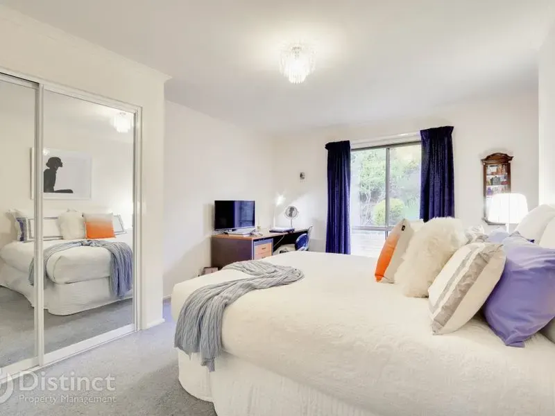 17 Whitty Crescent, Isaacs, photo 10