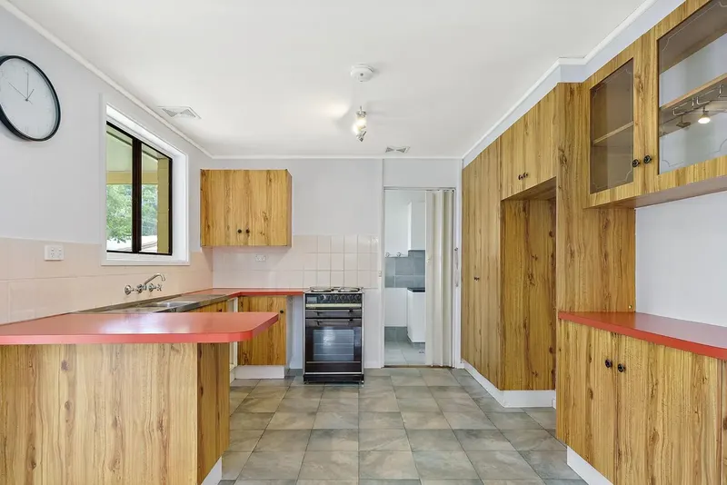 54 Castley Circuit, Kambah, photo 3
