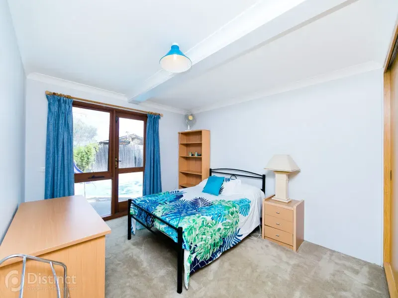 31 Jackie Howe Crescent, Macarthur, photo 8