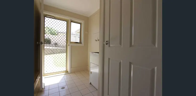 5 Sale Place, Amaroo, photo 9