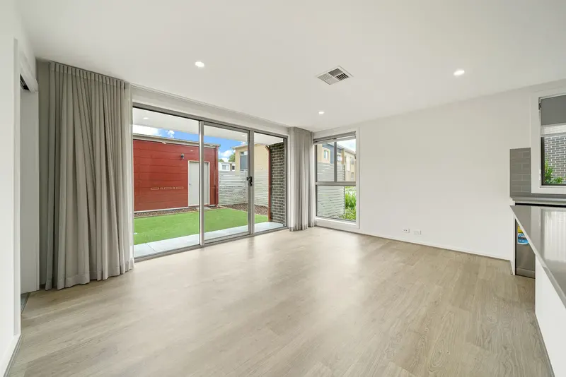 18/167 Mortimer Lewis Drive, Greenway, photo 3