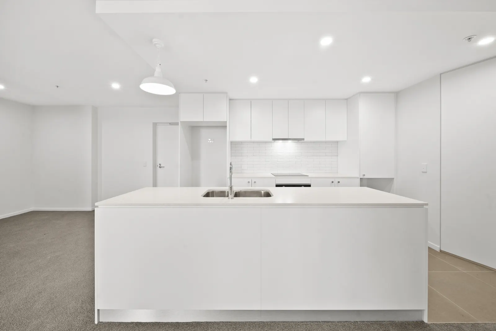 814/90 Swain Street, Gungahlin, photo 1