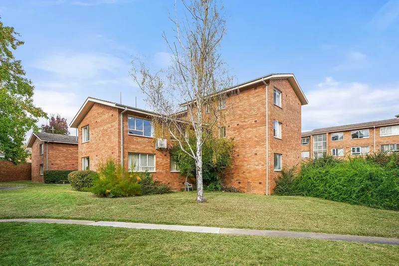 18/114 Blamey Crescent, Campbell, photo 2