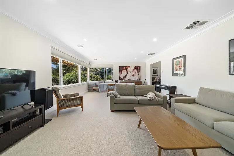 98 Vasey Crescent, Campbell, photo 5